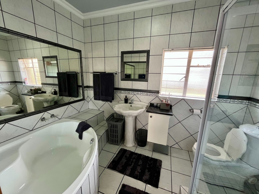 3 Bedroom Property for Sale in Wilkoppies North West